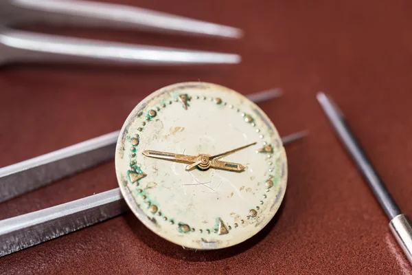 Reparatie en restauratie van horloges — Stockfoto