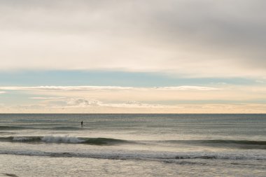 Denizde sörf kürek