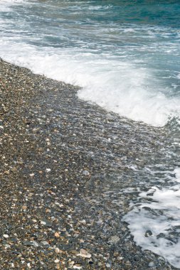 taşlar ile deniz kıyısı