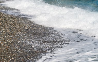 taşlar ile deniz kıyısı