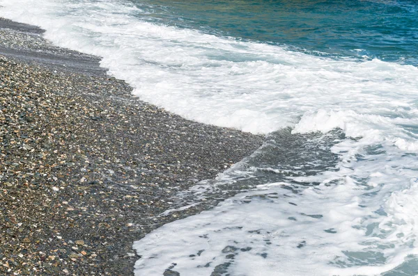 taşlar ile deniz kıyısı