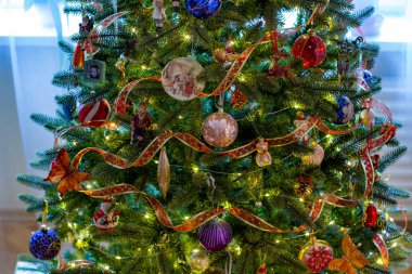 Noel ağacı süslemeleri. Yeni yıl. Noel Ağacı Işığı. Noel dekorasyonu fikirleri. Samimi Noel Dekorasyonu