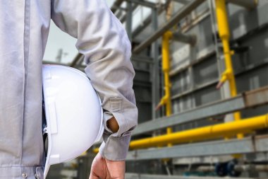 Amonyak Soğutma Sistemini Denetleyen Servis Mühendisi