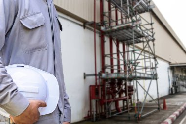 Profesyonel Servis Mühendisi Yangın Koruma Sistemi Hazırlıyor