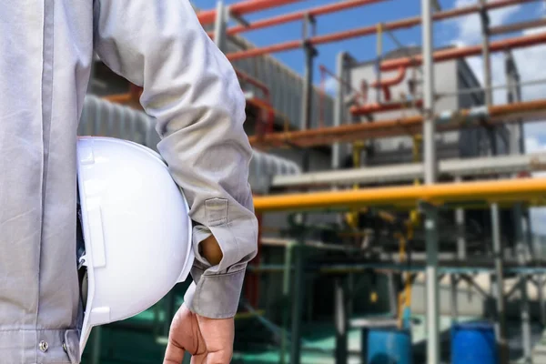 Amonyak Soğutma Sistemini Denetleyen Servis Mühendisi