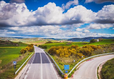 Güzel Sicilya manzarası, Caltanissetta, Sicilya, İtalya, Avrupa