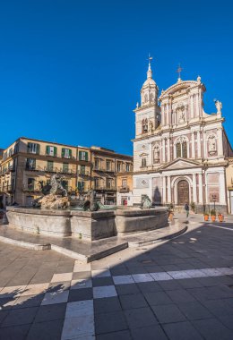 Piazza Garibaldi ve San Sebastiano Kilisesi Caltanissetta, Sicilya, İtalya, Avrupa
