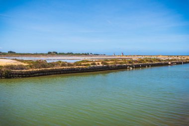 Marsala Tuz Tavaları Yel Değirmenleri, Trapani, Sicilya, İtalya, Avrupa
