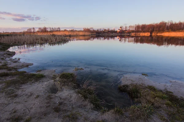 美しい春湖の風景 — ストック写真