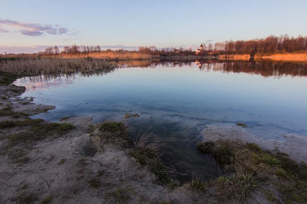 Beau paysage de lac de printemps — Photo