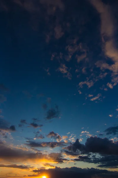 Bel cielo nuvoloso tramonto — Foto Stock