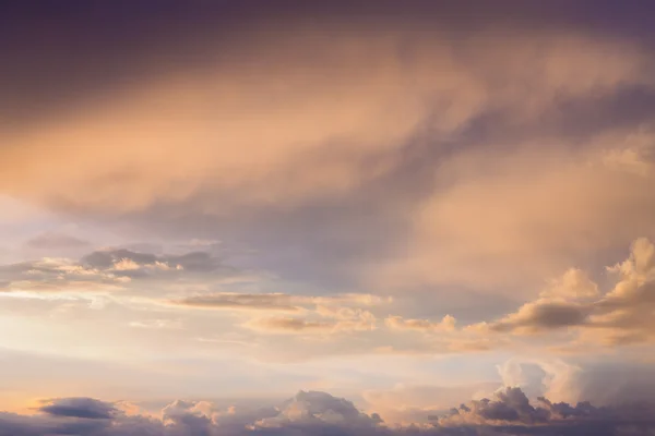 Nublado fundo céu por do sol — Fotografia de Stock