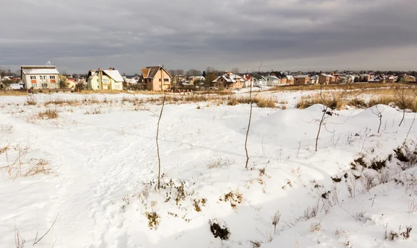 Зимняя деревня в снегу — стоковое фото