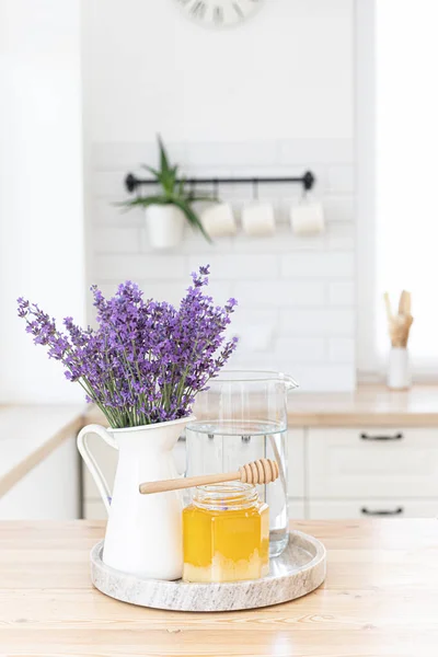 Preparation of fresh lavender lemonade. Step 7, ingredients for a making summer fresh cocktail. Users guide. Drink in the kitchen. — Stock Photo, Image