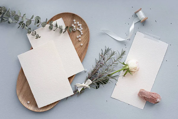 Romantische lavendel mock up. Huwelijksuitnodigingskaart. — Stockfoto