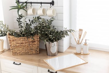 Mutfak arka planındaki çerçeveyi düzenle. İskandinav ev tasarımı.