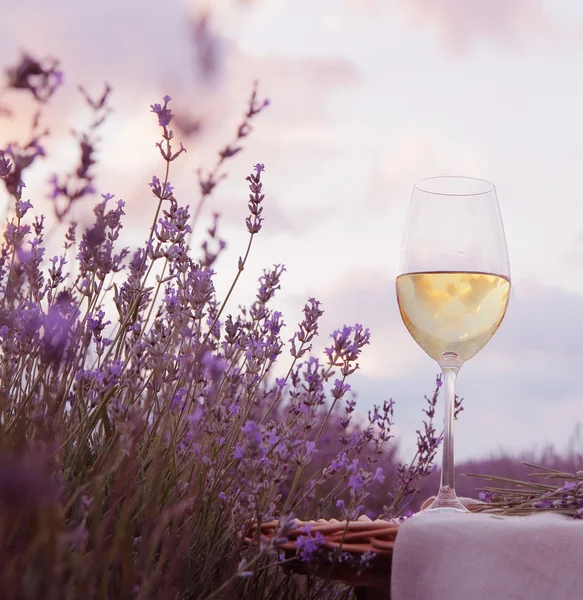 Wine glass and lavender. — Stock Photo, Image