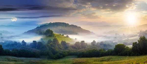 Mystisk dimma på bergssluttning i landsbygd — Stockfoto