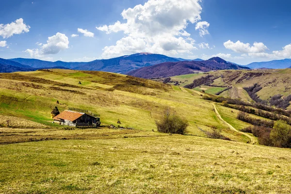 Old barn on hillside meadow in mountain — Stock Photo, Image