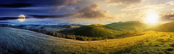 Förändringskoncept Dag Och Natt Ovanför Bergslandskapet Panorama Över Gräsbevuxen Landsbygd — Stockfoto