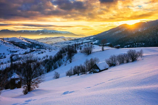 Paisaje Invernal Las Montañas Amanecer Hermosa Zona Rural Montañas Los — Foto de Stock