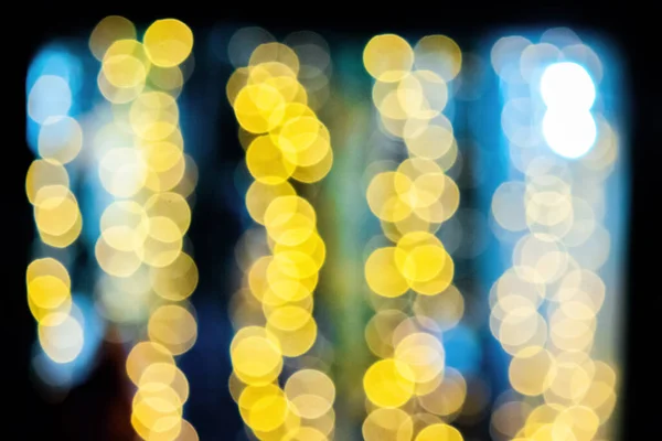 Gele Wazige Kerstverlichting Straat Vakantie Nacht Achtergrond Met Bokeh Effect — Stockfoto