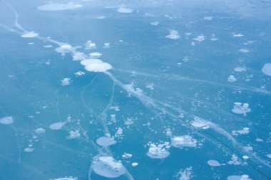 Mavi buz kırığı dokusu. Kışın soğuk arka planda