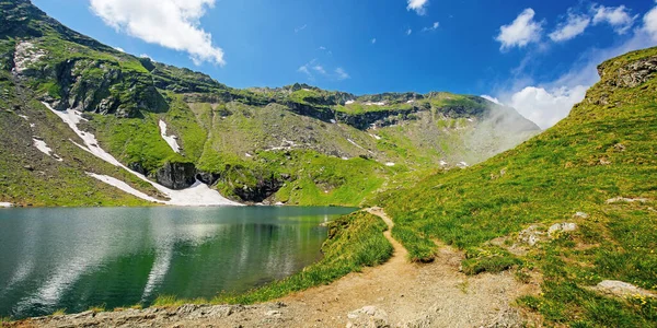 Balea Lago Fagaras Montaña Romania Hermoso Paisaje Verano Laderas Rocosas —  Fotos de Stock