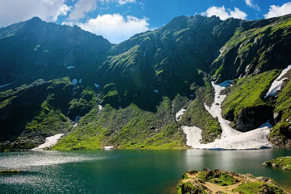 Lago Balea Fagaras Montanha Romênia Bela Paisagem Verão Encostas Rochosas — Fotografia de Stock