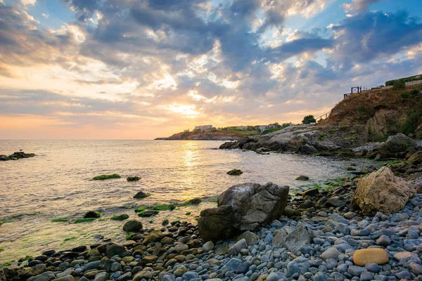 Dramatic Sunrise Sea Beautiful Seascape Clouds Sky Horizon Rocks Pebbles — Stock Photo, Image