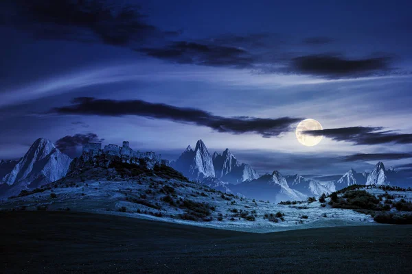 Castelo Colina Noite Paisagem Fantasia Composta Prado Gramado Primeiro Plano — Fotografia de Stock