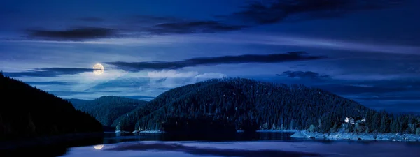 Sonbahar Mevsiminde Geceleri Dağ Gölü Dolunay Işığında Güzel Bir Kır — Stok fotoğraf