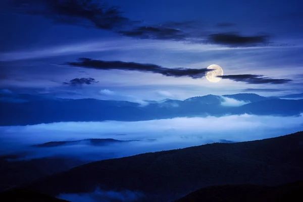 Paysage Rural Nuit Brouillard Dans Vallée Lointaine Pleine Lune Silhouette — Photo