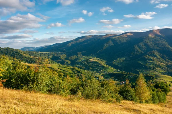 Paisaje Rural Luz Tarde Hermoso Paisaje Rural Las Montañas Los — Foto de Stock