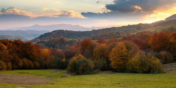 Paesaggio Montano Campagna Tramonto Bellissimo Paesaggio Rurale Autunno Campi Prato — Foto Stock