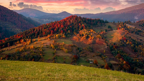 Górzysty Krajobraz Zmierzchu Piękny Krajobraz Wiejski Toczących Się Wzgórz Łąk — Zdjęcie stockowe