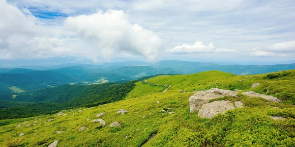 Alpin Karpatisk Natur Utsikt Över Berget Runa Till Landsbygden Dalen — Stockfoto