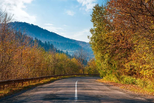 Old Country Road Mountains Trees Colorful Foliage Morning Light Serpentine — Stock Photo, Image