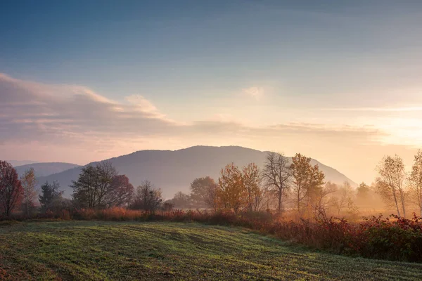 Foggy Rural Landscape Sunrise Beautiful Mountainous Countryside Late Autumn Season — Stock Photo, Image