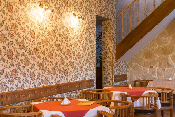 Leere Restauranträume Klassisches Design Mit Holzmöbeln — Stockfoto