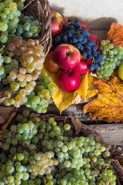 Autumnal still life with fruit and leaves on a wooden base — Stock Photo, Image