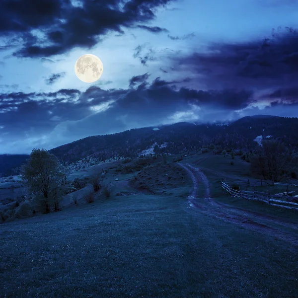Fence on hillside meadow in mountain at night — Stock Photo, Image
