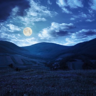 gece evde yakınlarında