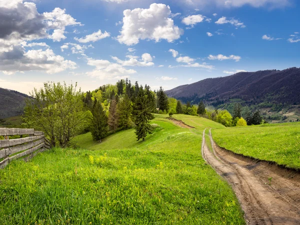 Fence on hillside meadow in mountain — Stock Photo, Image