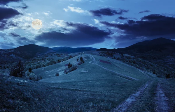 Fence on hillside meadow in mountain at night — Stock Photo, Image