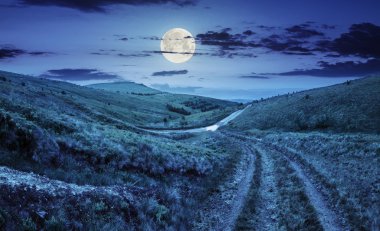 Geceleri yayla meadows yol