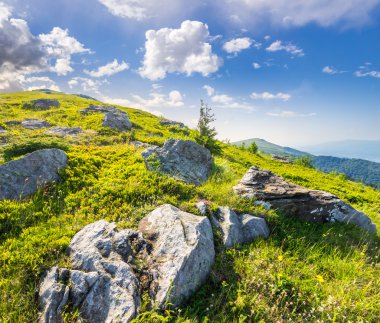 kayalar gündoğumu, yüksek dağlarda yamaca