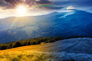 Yaz gündönümünde yemyeşil bir çayır. Gündüz ve gece zaman kavramını değiştirir. Yeşil Karpat dağ manzarası. Uzaktaki vadiye açılan güzel bir manzara. Güneşli ve aylı görkemli kırsal