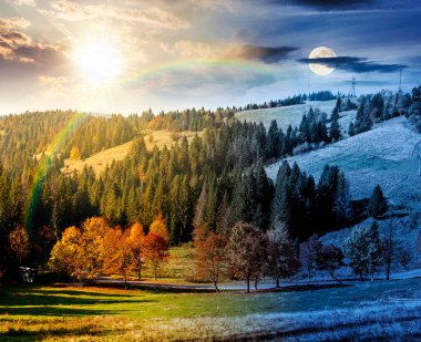 Sonbahar ekinoksu manzarası ormanın yakınındaki vadide yol boyunca renkli ağaçlarla. Gündüz ve gece zaman kavramını değiştirir. Dağlardaki güzel kır manzarası. Güneş ve ayın olduğu manzaralı bir yer.