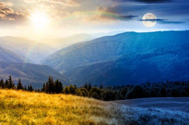 Yaz gündönümünde yemyeşil bir çayır. Gündüz ve gece zaman kavramını değiştirir. Yeşil Karpat dağ manzarası. Uzaktaki vadiye açılan güzel bir manzara. Güneşli ve aylı görkemli kırsal